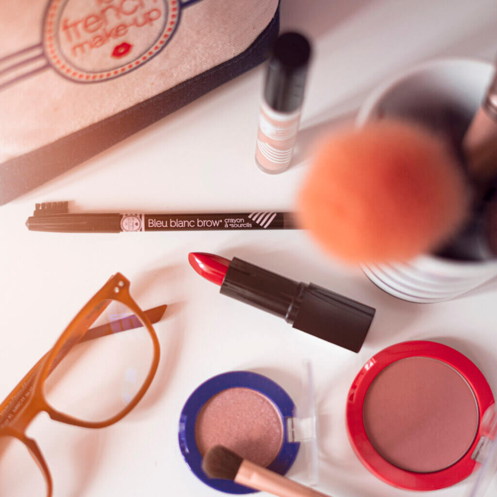 Sélection de produits de maquillage pour un make-up des yeux