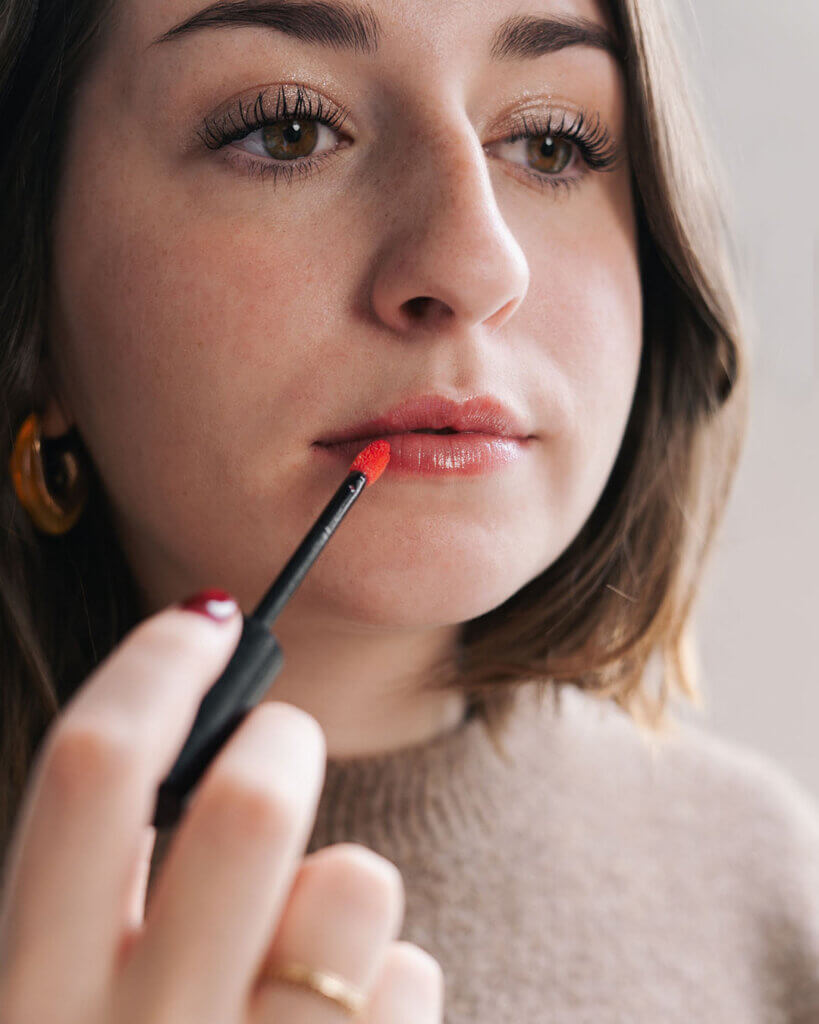 Une bouche brillante et pétillante avec le Gloss Le French Make-up
